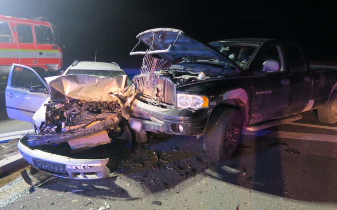 Srážka na výpadovce u Krnova skončila tragédií: hasiči bojovali o život řidiče
