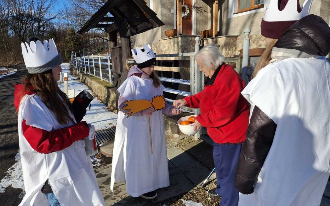 Tři králové prošli Dívčím Hradem a koledovali na pomoc potřebným