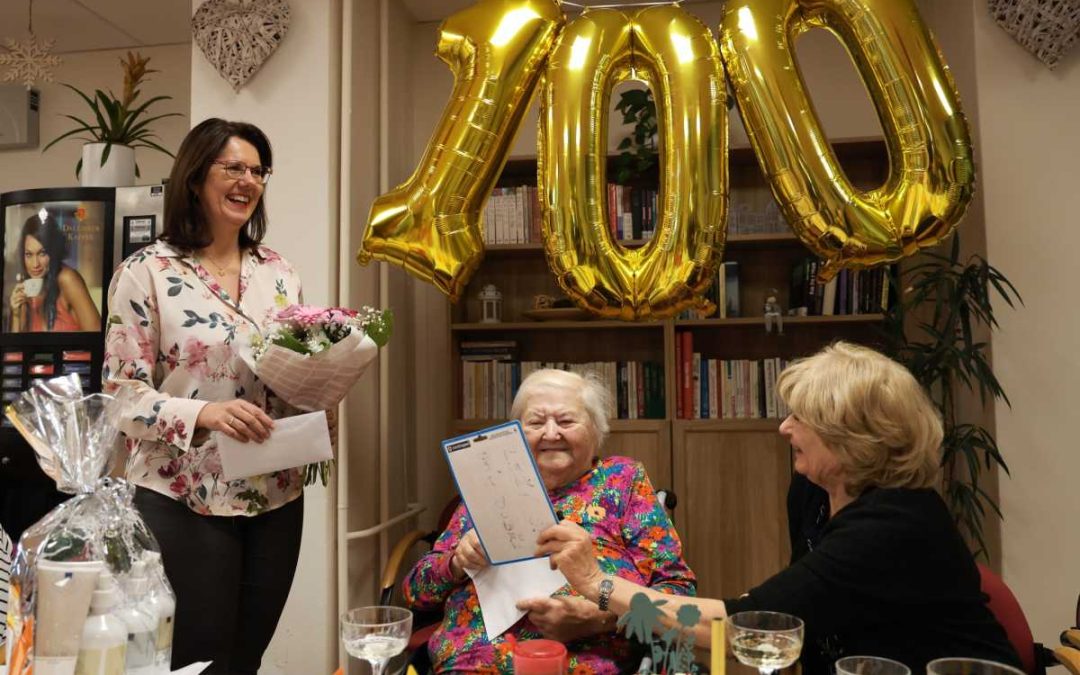 Krnov: Paní Marie Kavalířová oslavila své 100. narozeniny