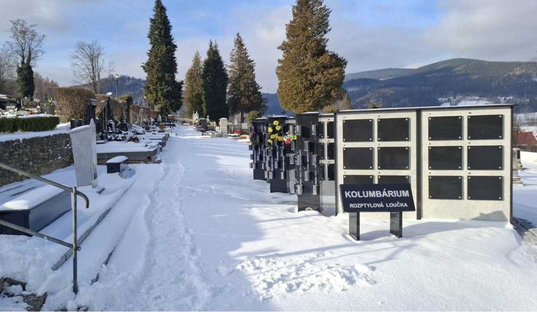 Vrbno pod Pradědem: Nové venkovní kolumbárium na vrbenském hřbitově je hotové