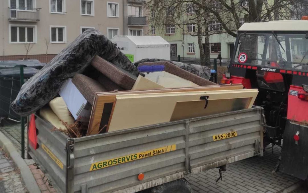 Rýmařov: Objemný odpad u kontejnerů porušuje městskou vyhlášku