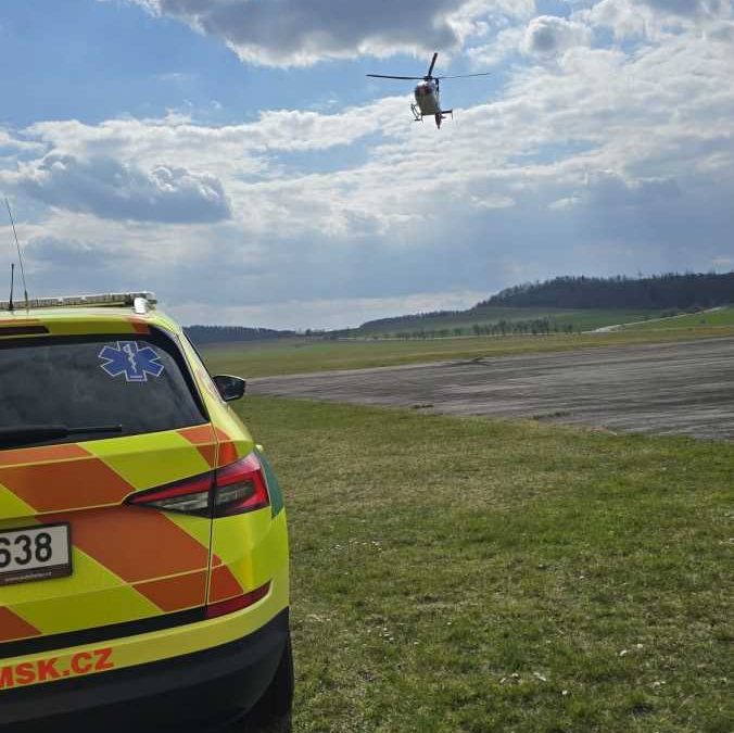 Motocyklista utrpěl vážná zranění při nehodě v Krnově