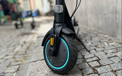 Elektrokola a elektrokoloběžky mění statistiky nehod: loni se podílely téměř na 40 % úmrtí cyklistů