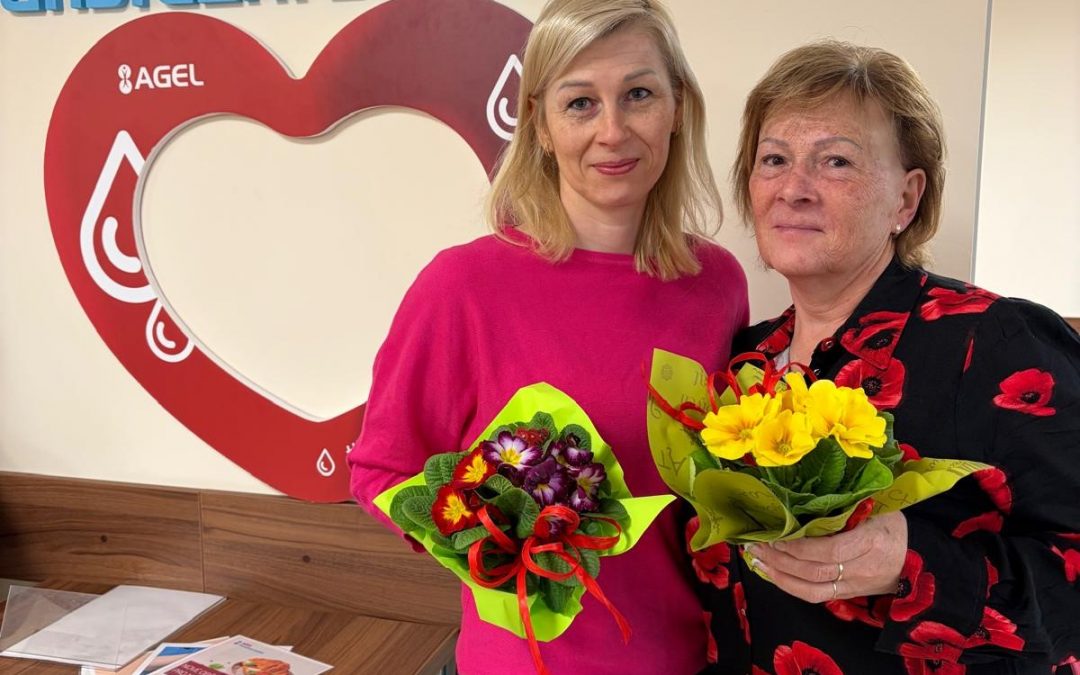 MDŽ na Transfúzce: Květiny, úsměvy a kapky krve pro život