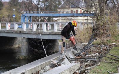 Krnov: U kina opravují nábřeží zničené povodní
