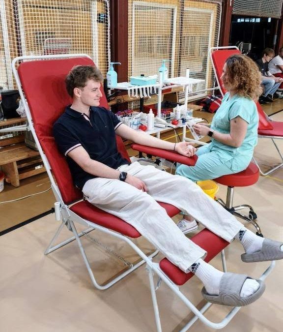 Mobilní odběr krve na gymnáziu: 35 dárců pomohlo dobré věci