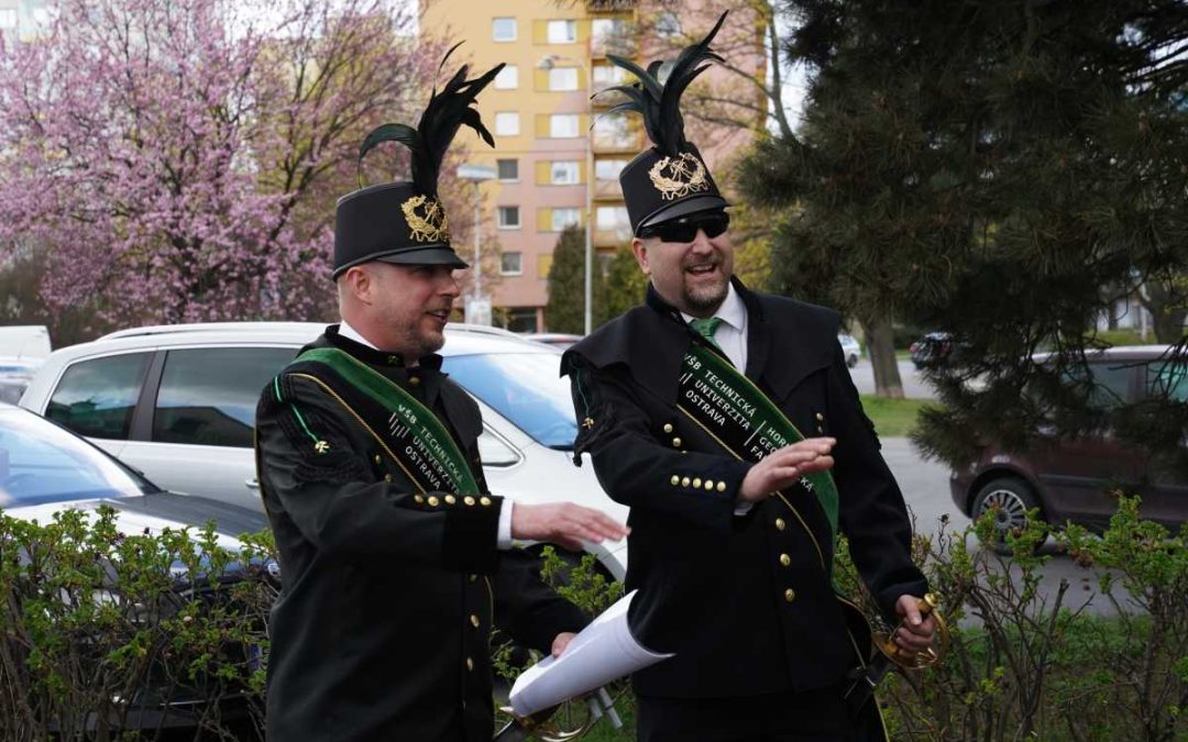 Bruntál se dnes stal dějištěm 137. ročníku slavnostního ceremoniálu Skok přes kůži