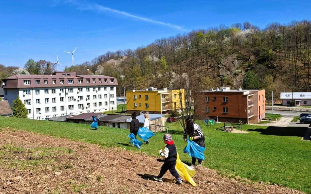 Občané Dívčího Hradu společně uklidili okolní přírodu