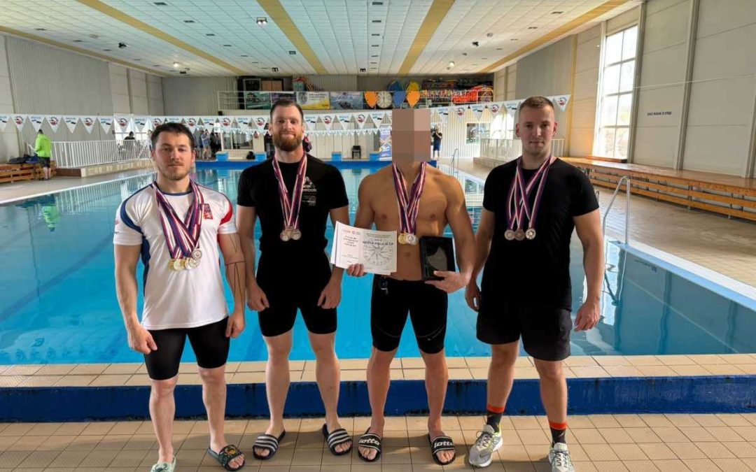 Moravskoslezští policisté ovládli Policejní mistrovství ČR v plavání se záchranou tonoucího