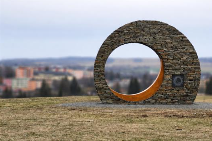 Bruntál: Měsíční lavička je prvním z unikátních fotopointů