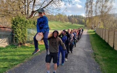 Tradice žije: Vrbenskou májku vztyčili hasiči