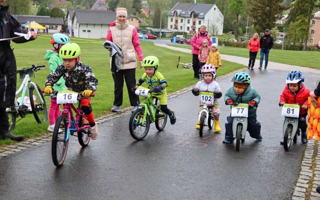 Sportovní sobota v Rýmařově: MTB Jesenický šnek pokračoval navzdory počasí