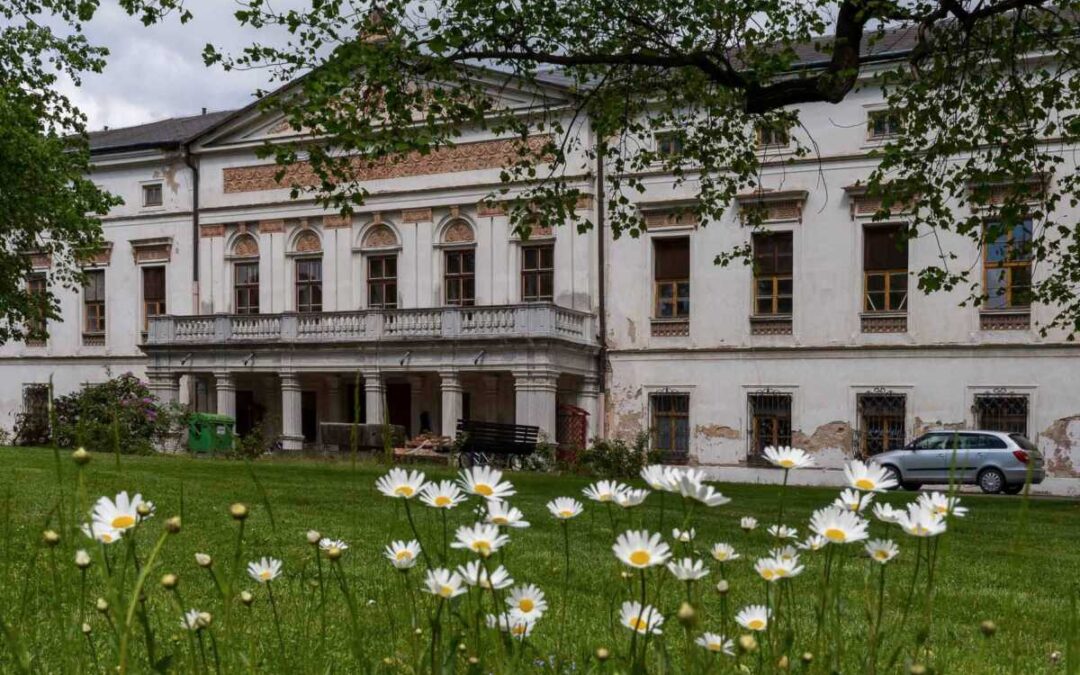 Rekonstrukce jindřichovského zámku pokračuje: nové infocentrum roste před očima