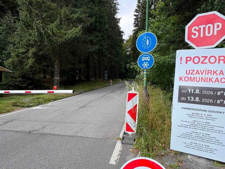 Chystáte se na Praděd kvůli zatmění slunce? Počítejte s dopravními omezeními na Ovčárnu