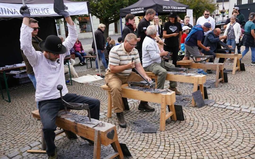 Hornický den a burčákobraní zaplnily bruntálské náměstí