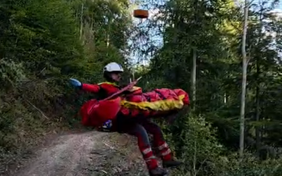 Horská služba a vrtulník zasahovaly u vážně zraněného cyklisty pod Ropičkou