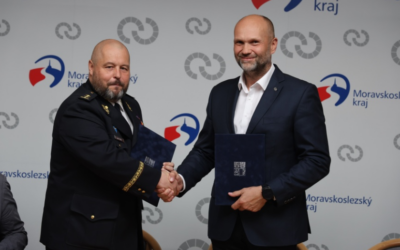 V krajských organizacích budou pomáhat vězni. Kraj podepsal memorandum s Vězeňskou službou